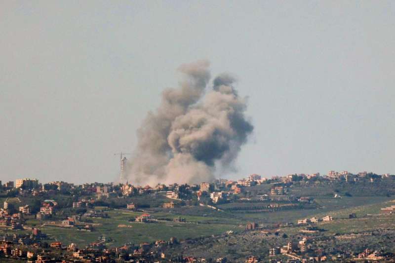 لبنان .. المقاومة تستهدف مواقع للاحتلال ورد إسرائيلي على جنوب لبنان