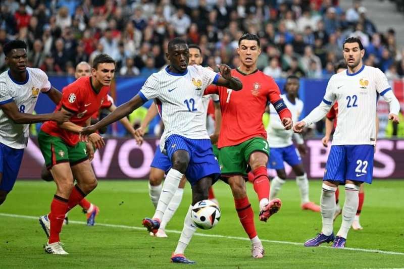 نهاية الشوط الأول من مباراة فرنسا والبرتغال بالتعادل السلبي