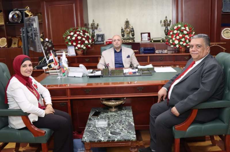 محافظ بني سويف يناقش مع مسؤولي الصحة  تكثيف الجهود  نحو تحسين الخدمة المقدمة للمواطنين