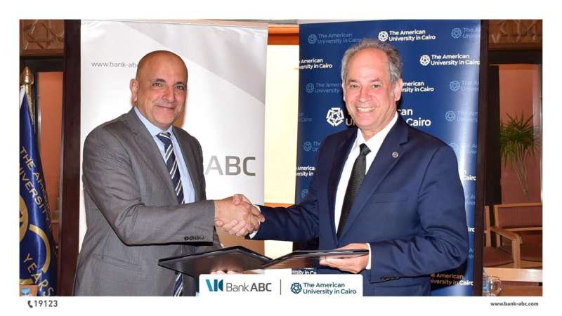 اتفاقية تعاون بين بنك ABC  والجامعة الأمريكية بالقاهرة لدعم مشروع تعدد المناهج التعليمية