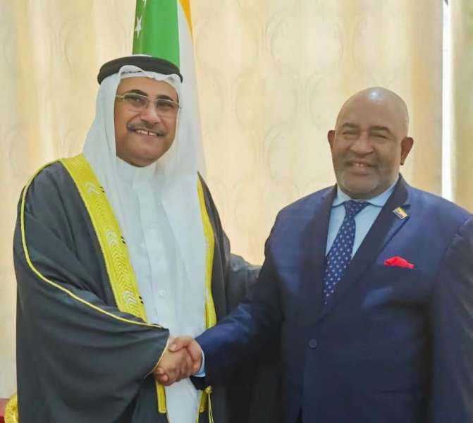 رئيس البرلمان العربي يؤكد دعم جهود التنمية بجمهورية القمر المتحدة