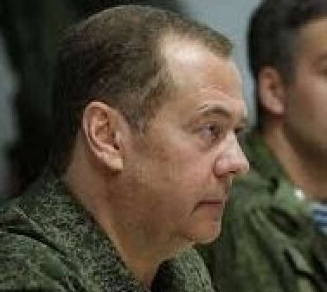 الرئيس الروسي السابق: حلف الناتو أعلن إنخراطه في الحرب الأوكرانية وسنحتويه!