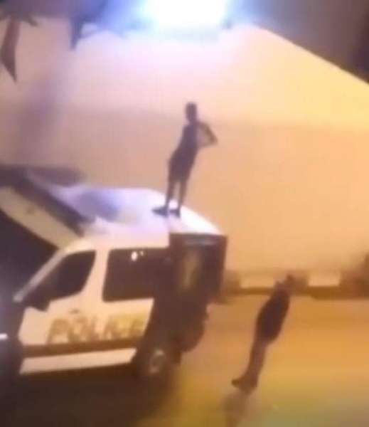 لص يسقط على سيارة الشرطة بعد سرقته كاميرات نفق الثلاثيني بالإسماعيلية