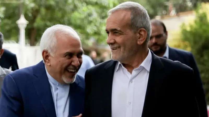 الرئيس الايراني الجديد يعين جواد ظريف رئيسا للمجلس الانتقالي
