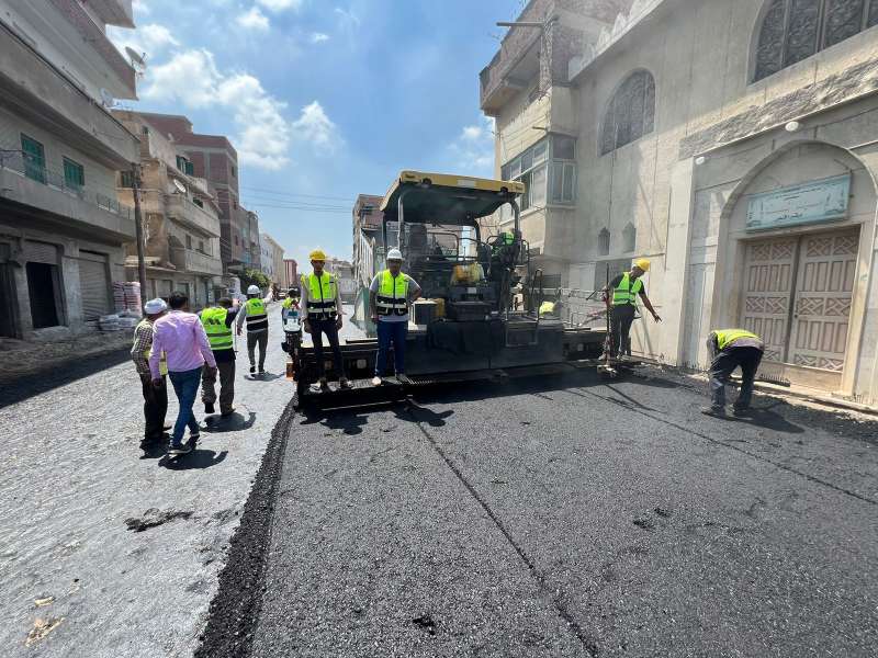 البحيرة: استمرار أعمال رصف طريق ”دمنهور - شبراخيت” بطول 12 كم