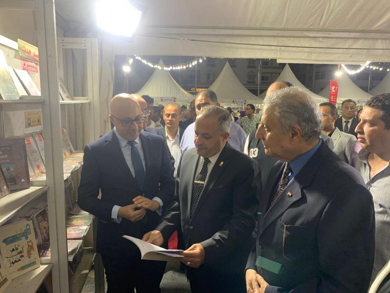 محافظ بورسعيد يفتتح المعرض السابع للكتاب وسط إقبال كبير