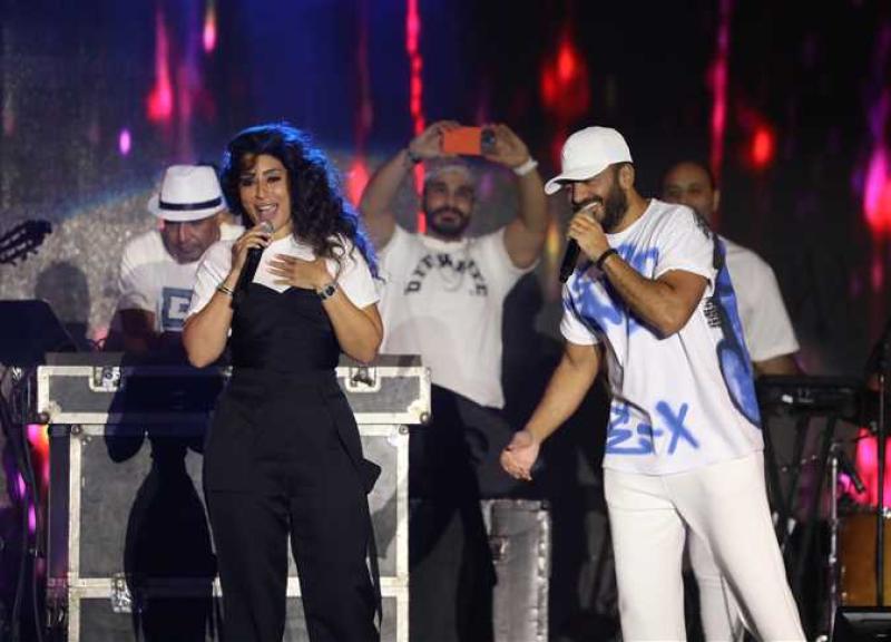 تامر حسني يهنئ أيتن عامر على أغنيتها الجديدة ”مثيرة للجدل”