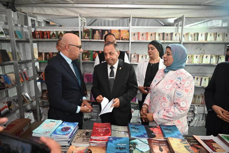 محافظ بورسعيد ورئيس هيئة الكتاب يفتتحان معرض بورسعيد السابع
