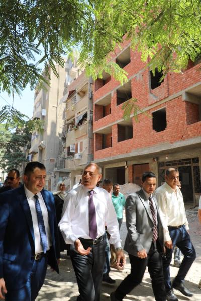 محافظ القاهرة يتابع ميدانيا إزالة عقار مخالف بالزيتون