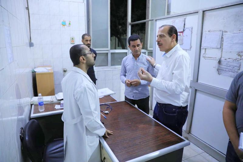 نائب وزير الصحة يتفقد مستشفى أخميم المركزي ويوصي باتخاذ الإجراءات القانونية ضد فني الأشعة