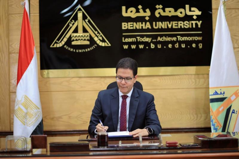 رئيس جامعة بنها يصدر عددا من القرارات والتكليفات الجديدة