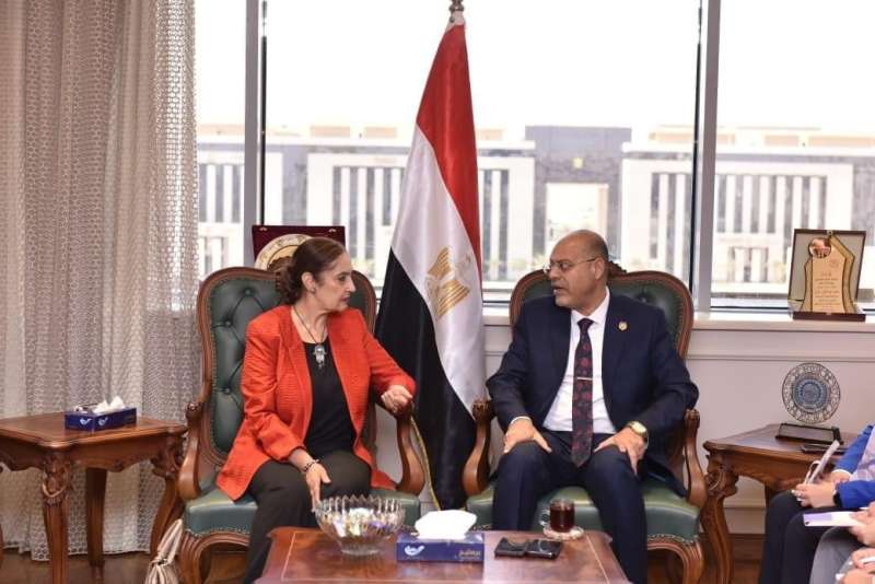 وزير العمل يلتقى السفيرة نائلة جبر لبحث ملفات مشتركة