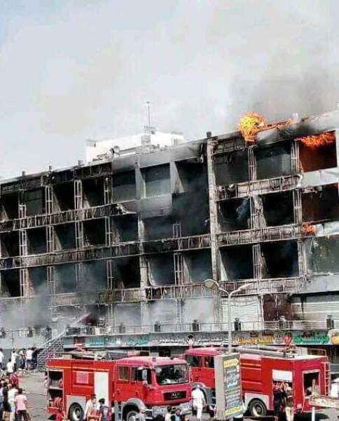 خسائر بالملايين... حريق «مول العبور» التهم المبنى بأكمله