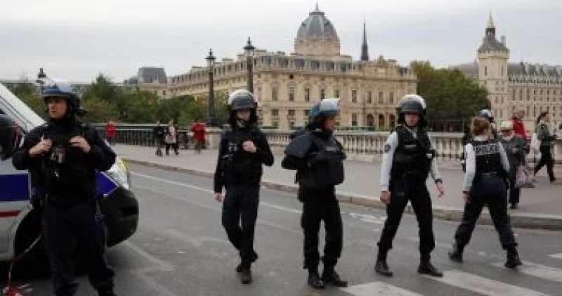 وزير الداخلية الفرنسي يطالب بتعزيزات أمنية حول أماكن التجمعات اليهودية