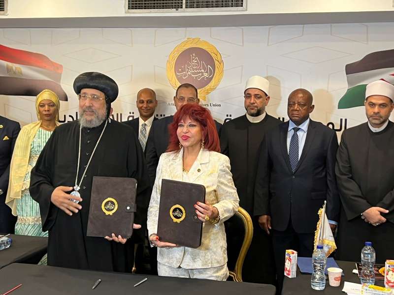 الأنبا أرميا الأسقف العام رئيس المركز الثقافي القبطي الارثوذكسي يوقع اتفاقية  تعاون مع اتحاد المستثمرات العرب لتشجيع السياحة الدينية