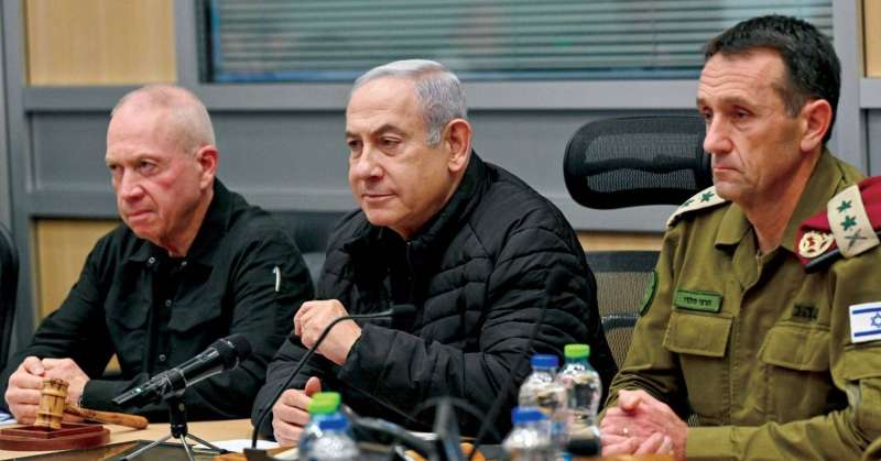 إسرائيل  تستعد بتزود وزراءها بهواتف ”أقمار اصطناعية”....وواشنطن ترسل مجموعة حاملة طائرات هجومية