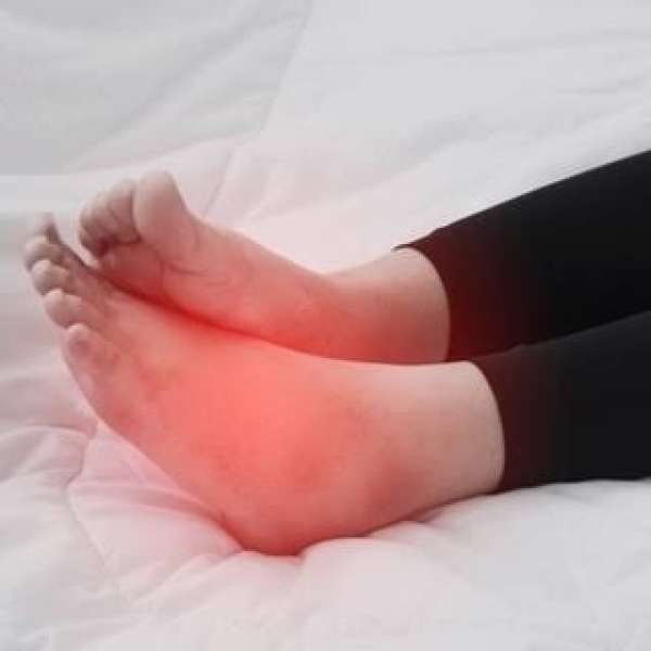 طرق علاج تورم القدمين بسبب الأملاح