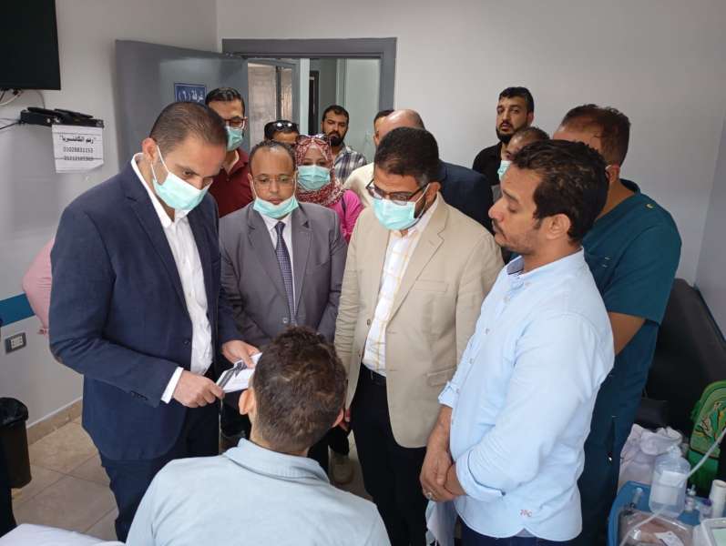 نائب وزير الصحة يتابع النقل الآمن للمرضى الذين  تم إخلائهم إثر حريق مستشفى السادات المركزي