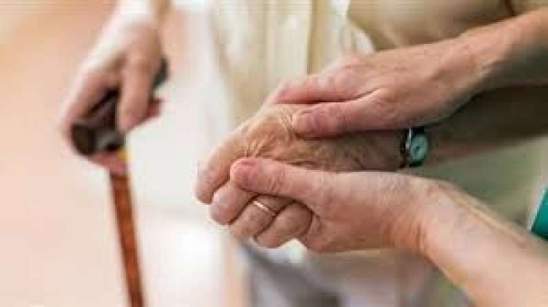 9 حالات تهدد بتعريض كبار السن للخطر وفقا للقانون الجديد.. فما هي؟
