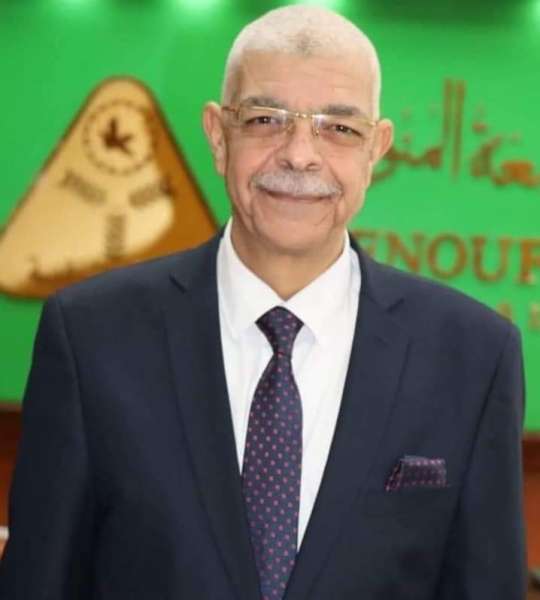 رئيس جامعة المنوفية يهنئ الدكتور محمد كمال مسرجه لفوزه بجائزة الدولة التشجيعية