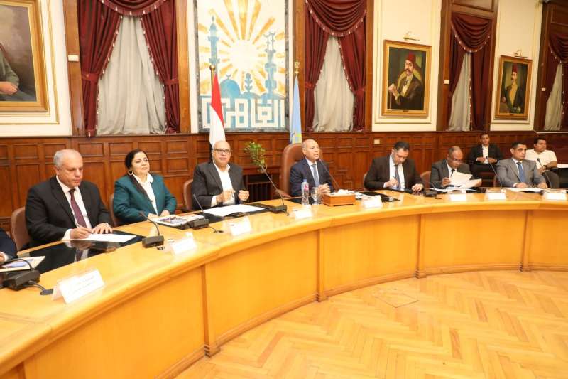 محافظ القاهرة يعقد اجتماعا مع بعض  أعضاء مجلس النواب