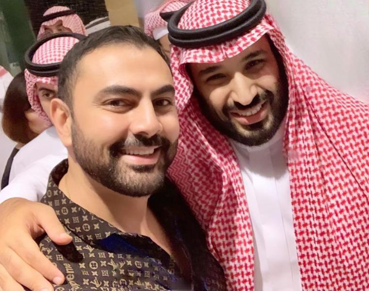 بالفيديو.. محمد كريم يجمع بين هوليوود والملوك في احتفالية أعياد الميلاد