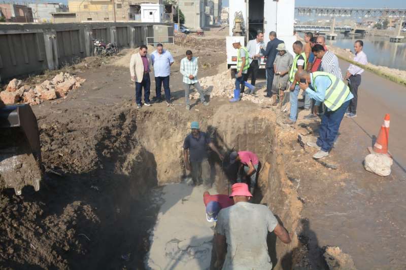 البحيرة: إصلاح كسر ماسورة مياه قرية زاوية غزال وتوفير مياه الشرب النقية لبعض القرى