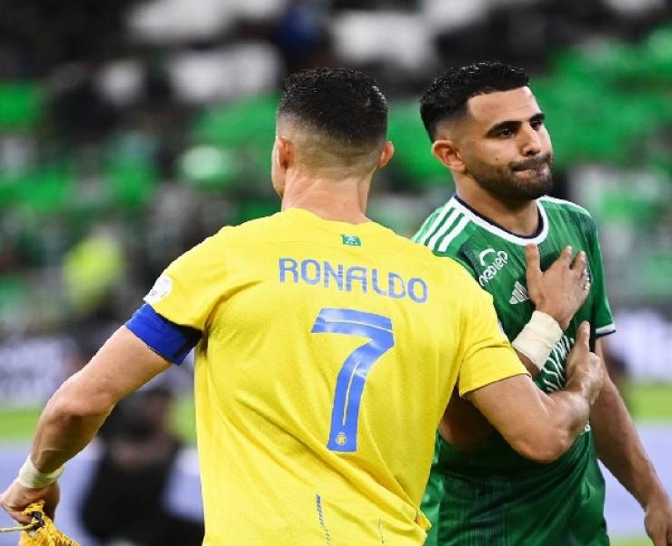 التعادل السلبي يحسم الشوط الأول بين النصر والأهلي في قمة الدوري السعودي