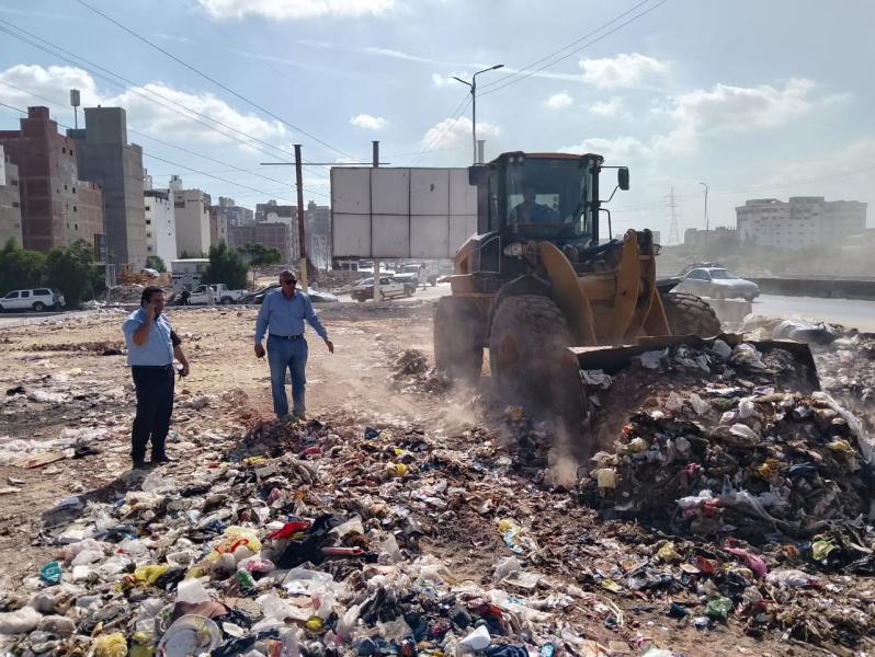 رفع 1,300 طن مخلفات من علي جانبي الطريق الدائري