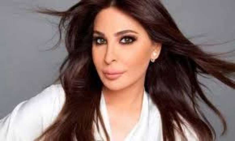 إليسا تعلن تأجيل حفلها في قبرص مراعاة للأوضاع بلبنان