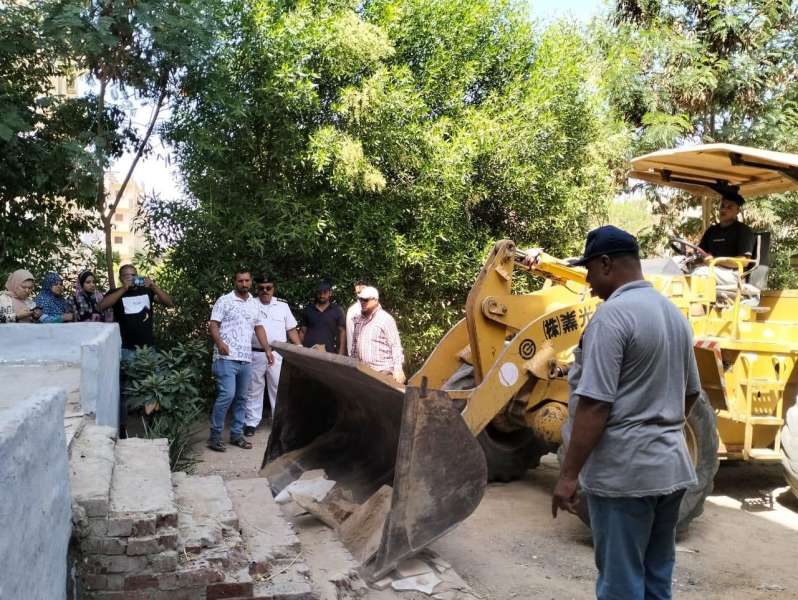 تنفيذ قرارات غلق وتشميع وإزالة إشغالات ومخالفات في حملات مكبرة بمدينتي العاشر والسادات