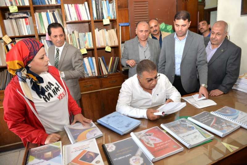محافظ الدقهلية يتفقد الادارات التنفيذية بديوان عام المحافظة