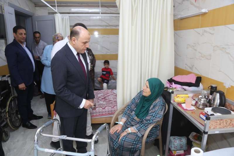 محافظ كفر الشيخ يطمئن على الأشقاء الفلسطينيين بمستشفى العبور