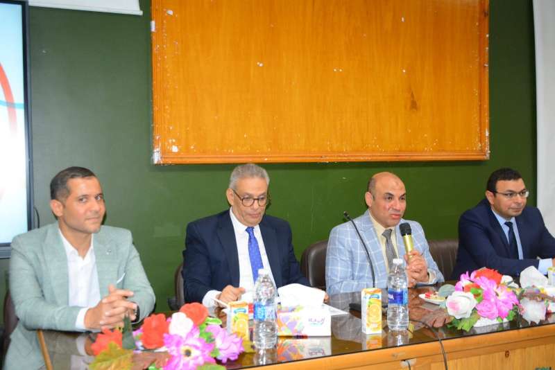 استخدام الأدلة العلمية في صناعة السياسات العامة في ندوة بجامعة أسيوط
