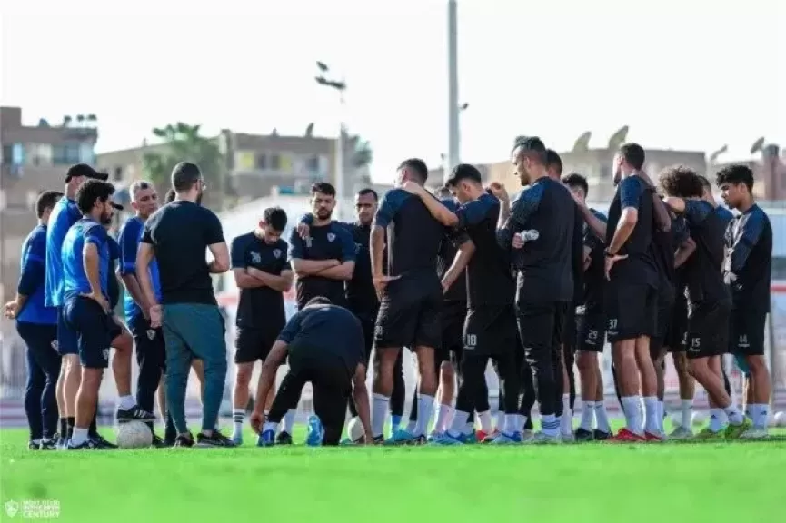 لاعب شباب الزمالك ينتظم في تدريبات الفريق قبل السوبر