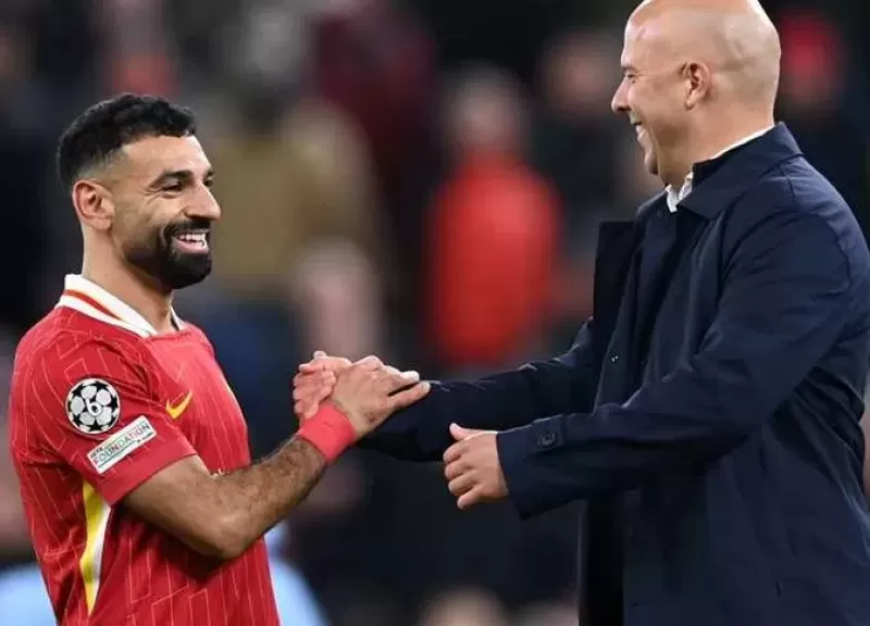 هل أهدر محمد صلاح ركلة جزاء بسبب مشكلة التجديد؟ سلوت يرد