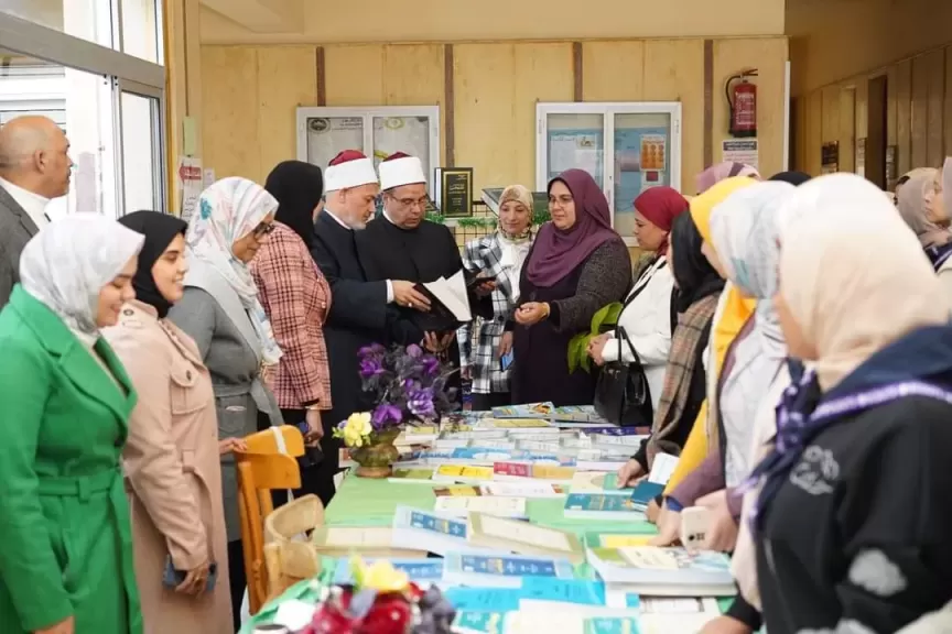 دعمًا لمبادرة «بداية»....«البيومي» يفتتح معرضًا للكتاب بكلية الدراسات الإسلامية للبنات بالإسكندرية