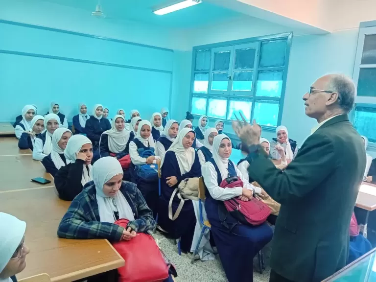 حملة ”أخلاقنا الجميلة”  تنظم ندوات توعوية للنشء وتلاميذ المدراس پأسيوط