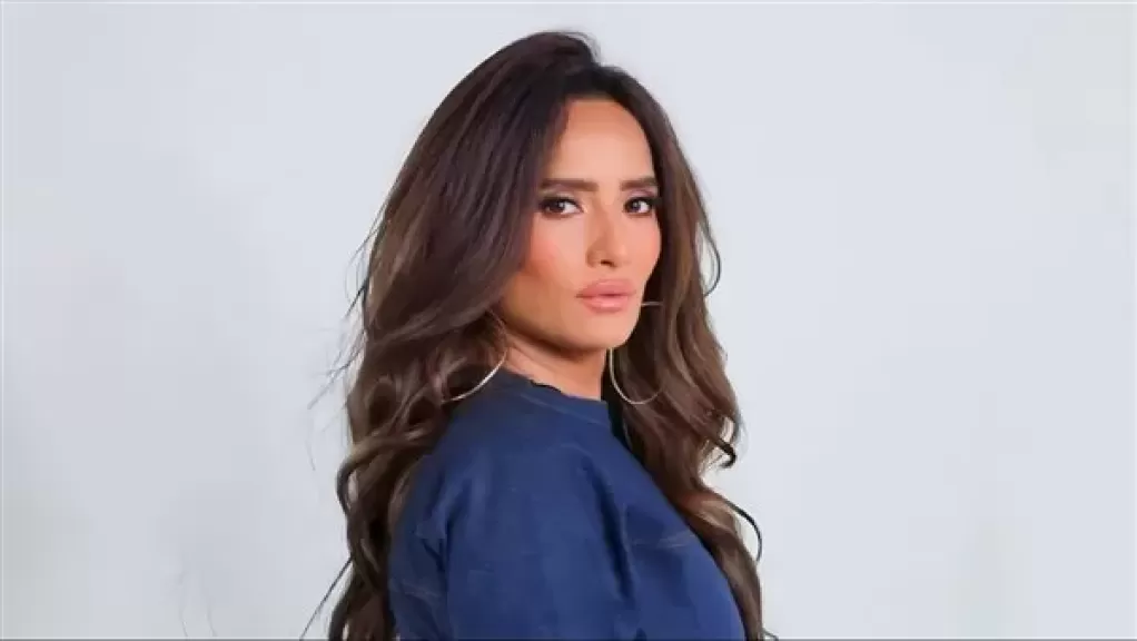 ما علاقة اسم الفنانة زينة بالهضبة عمرو دياب