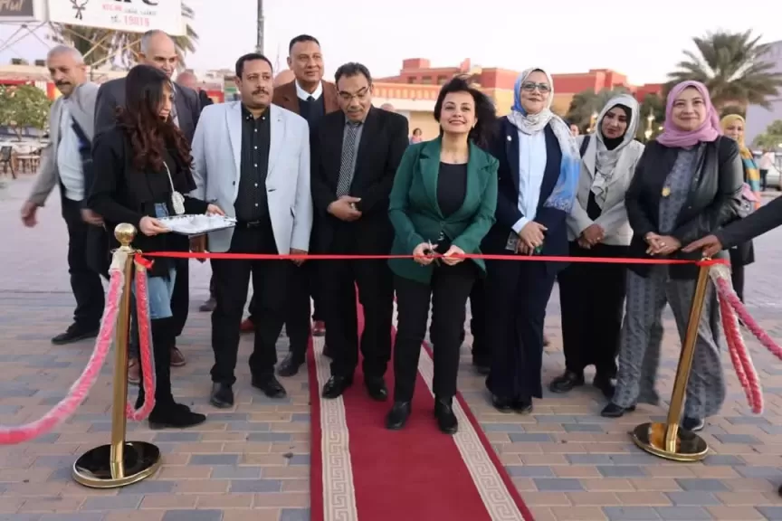 بمشاركة ١٢٠ عارض.. نائب محافظ البحر الأحمر تفتتح معرض ”كنوز ” للحرف التراثية”