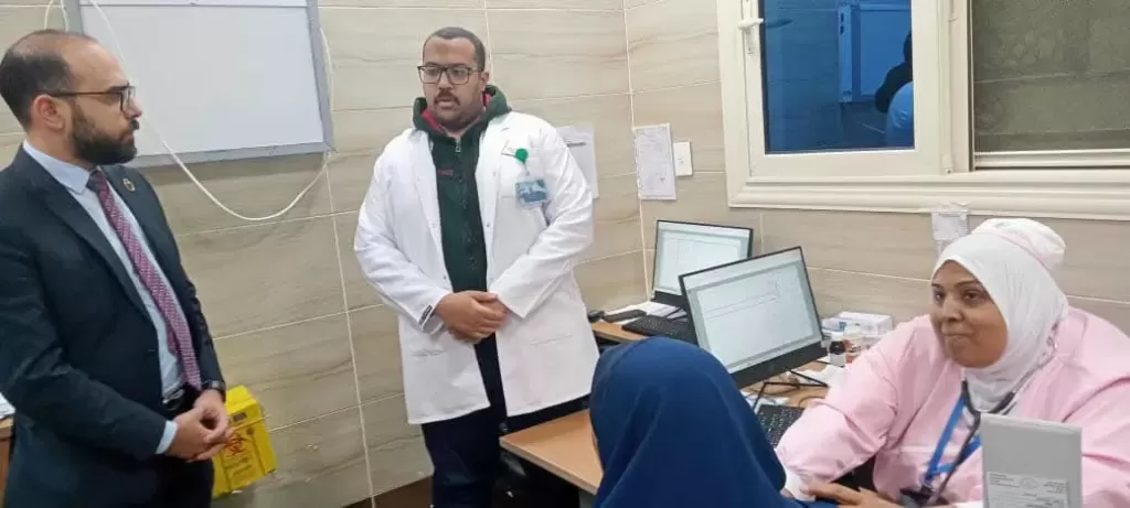 نائب مديرعام الرعايةالصحية يتابع تقديم الخدمات الطبية للمترددين علي  مركز طب أسرة الاربعين