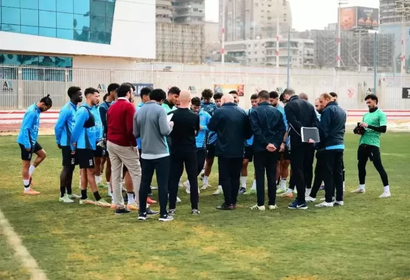 كواليس جلسة أيمن الرمادي مع لاعبي الزمالك قبل مران اليوم