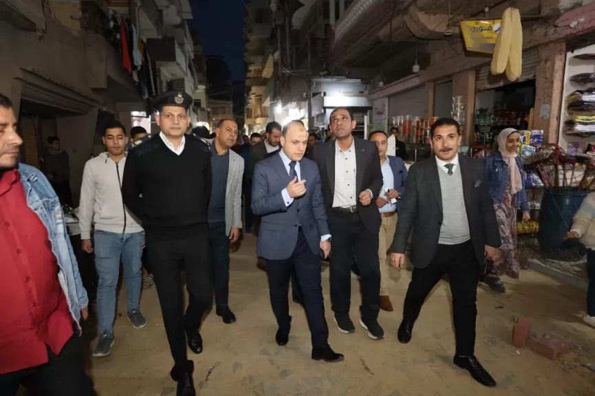 محافظ كفرالشيخ يتفقد أعمال تركيب الإنترلوك ورفع كفاءة الأرصفة بحي القنطرة
