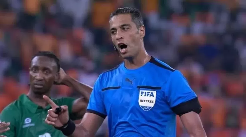 أمين عمر يدير مواجهة الأهلي والإسماعيلي في الدوري الممتاز