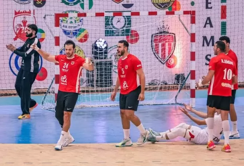 يد الأهلى تفوز على الزمالك 26/25 ويقترب من حسم دورى المحترفين