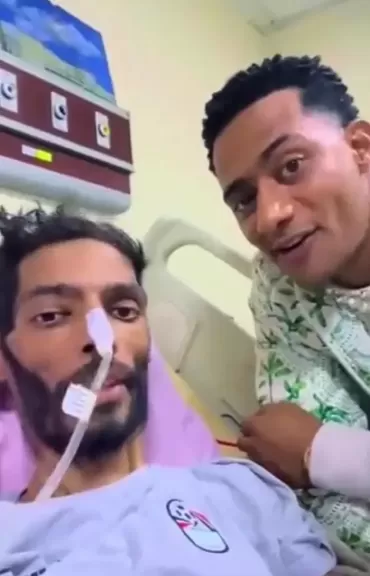 محمد رمضان يزور إبراهيم شيكا لاعب الزمالك السابق ويدعمة معنويًا