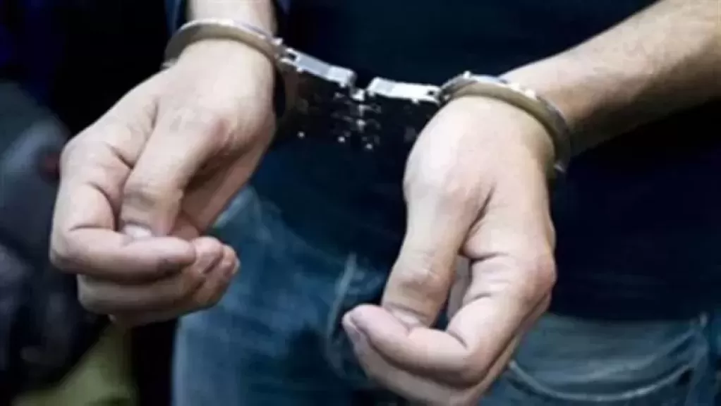 خدراه وقاما بذبحه.. القبض على سيدة وصهرها بتهمة قتل زوجها لشكه في خيانتهما بقنا