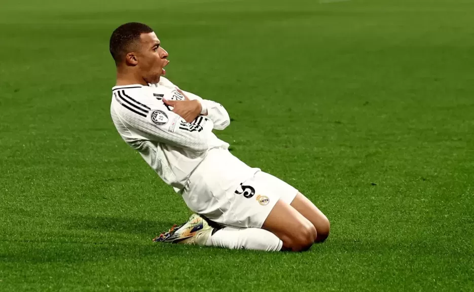 مبابي ”هاتريك” يسجل الثالث ويقلص النتيجة لريال مدريد أمام برشلونة 4-3