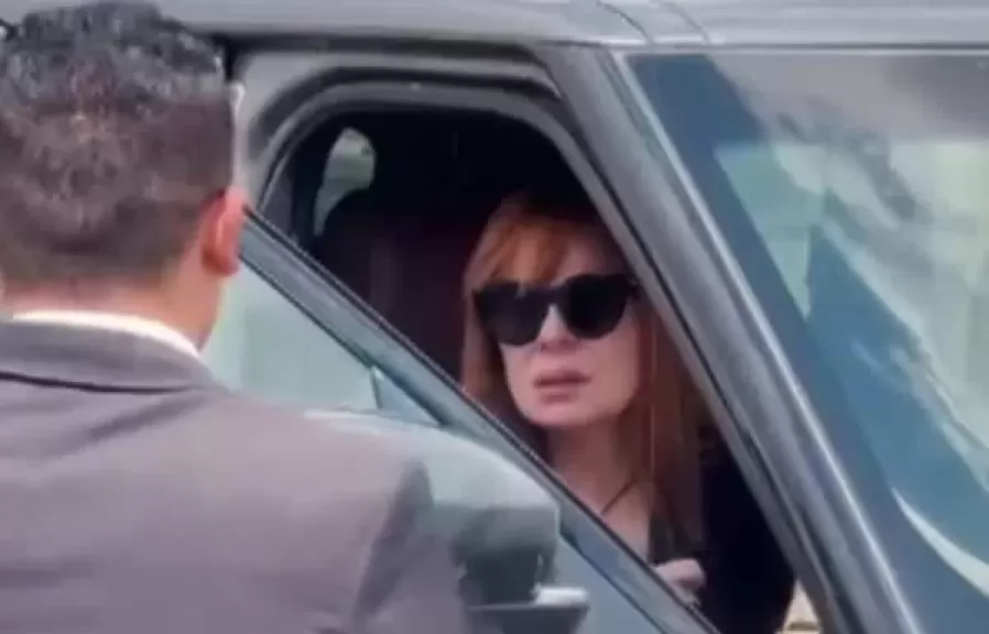 بكاء وحزن كارول سماحة فور وصولها جنازة زوجها الراحل وليد مصطفى(صور)