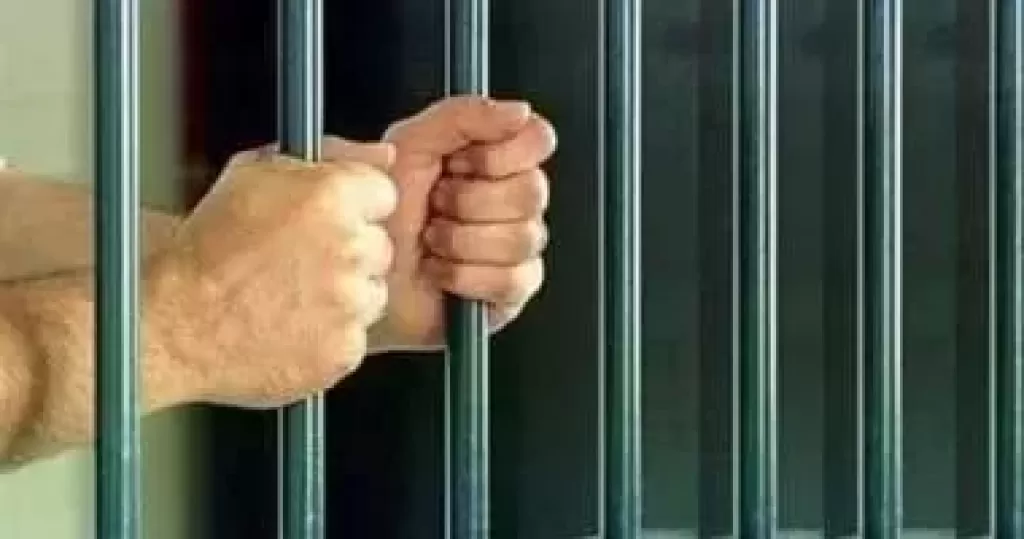 حبس معلم 4 أيام على ذمة التحقيق.. نيابة رمل أول تحقق في واقعة التعدي على 3 طالبات بالإسكندرية